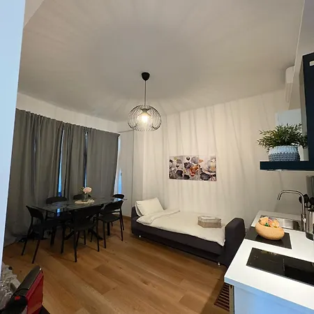 דירה Bright And Spacious Elegant 5 Min Airport *