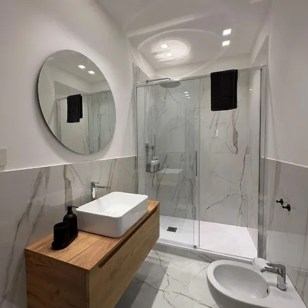דירה Bright And Spacious Elegant 5 Min Airport *