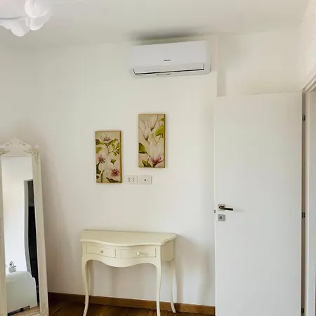 Bright And Spacious Elegant 5 Min Airport