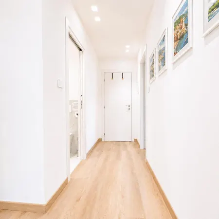 דירה Bright And Spacious Elegant 5 Min Airport *