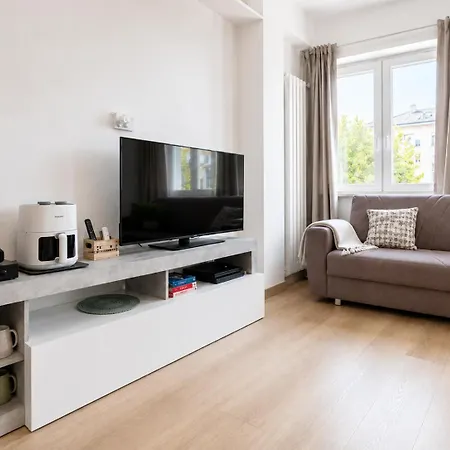 דירה Bright And Spacious Elegant 5 Min Airport *