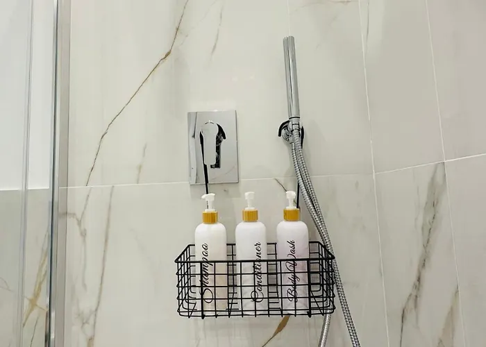 Bright And Spacious Elegant 5 Min Airport 아파트 제노바