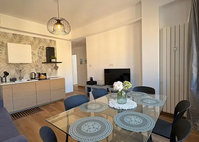 Bright And Spacious Elegant 5 Min Airport 아파트