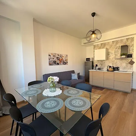 Bright And Spacious Elegant 5 Min Airport Appartement Gênes